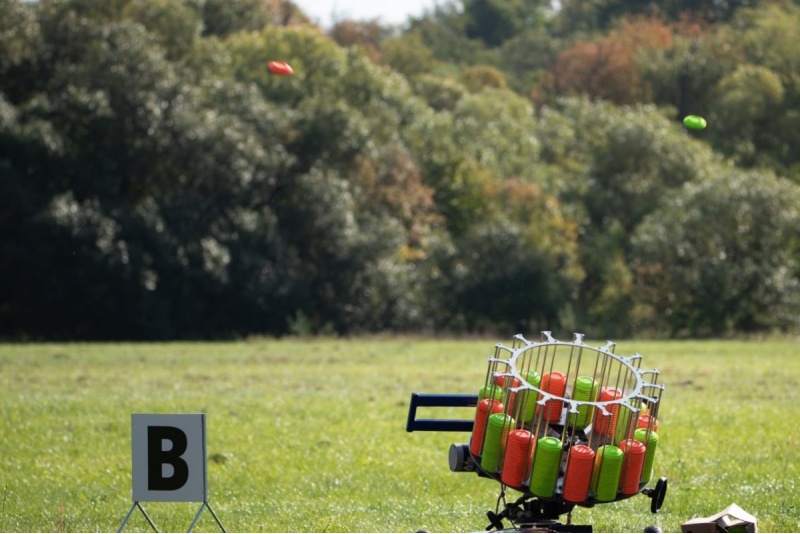 Shooting at flying saucers in „Shooting Club“ rifle-range