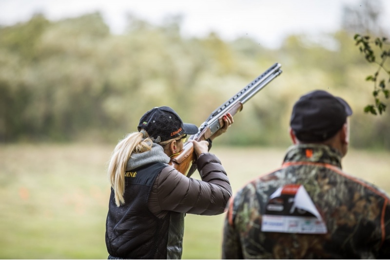 Shooting at flying saucers in „Shooting Club“ rifle-range