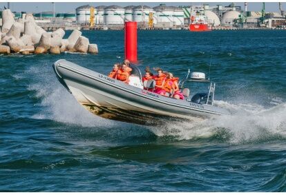 Extreme speedboat ride out to sea with Sea Safari
