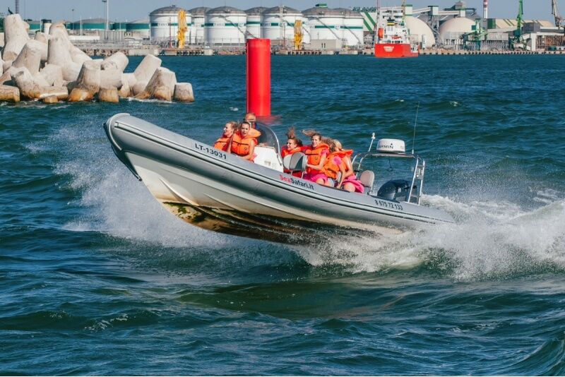 Extreme speed boat ride out to sea with Sea Safari