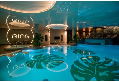 RING SPA & SAUNAS visit for one