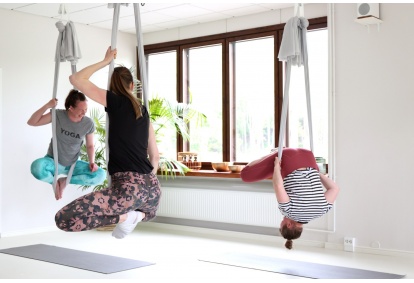 Aerial yoga lesson with friends (2-4 people)