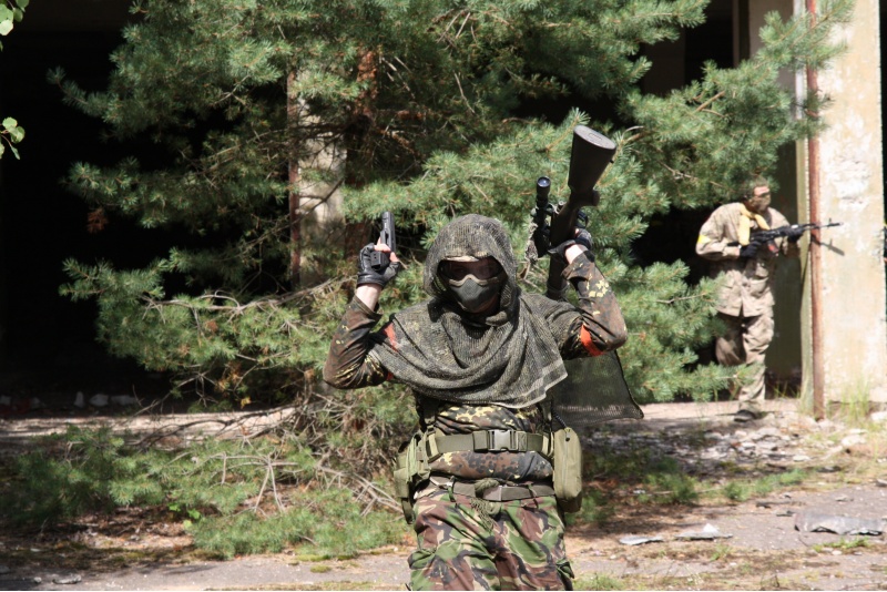 Airsoft game for 2 persons