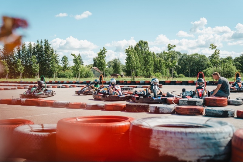 Kart driving 1 person