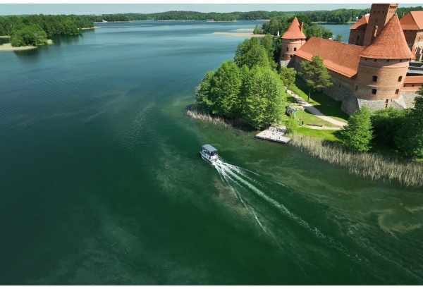 2-hour sailing in Trakai for 1-9 persons