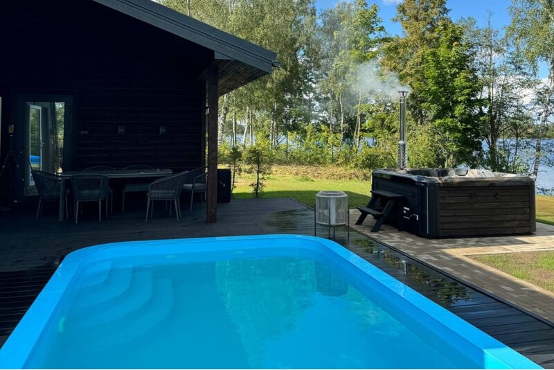 Overnight stay in the lodge "Villa Mila" with a visit to the swimming pool, sauna and jacuzzi