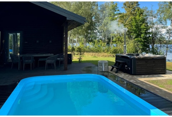 Overnight stay in the lodge "Villa Mila" with a visit to the swimming pool, sauna and jacuzzi