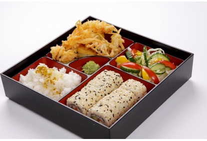 Gourmet dinner at the Japanese cuisine restaurant "Yakata"