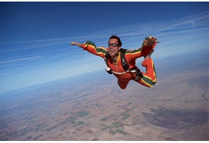 Jump with a round parachute in Mažeikiai