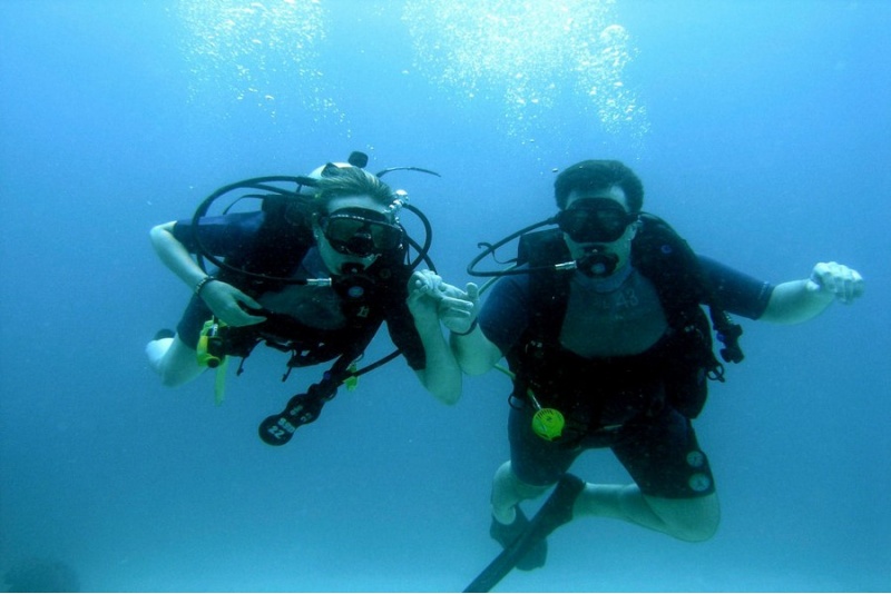 Diving with an underwater photo session for two