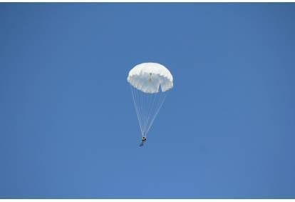 Round parachute jump with video recording in Rapla