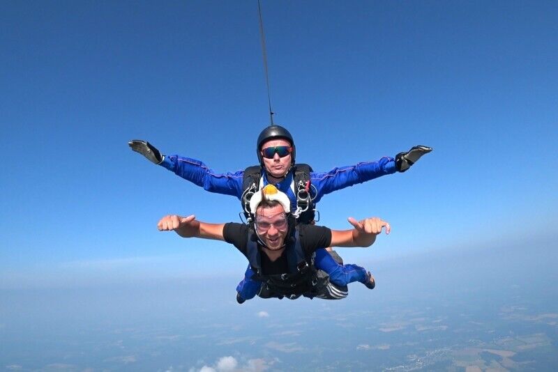 Tandem parachute jump in Rapla