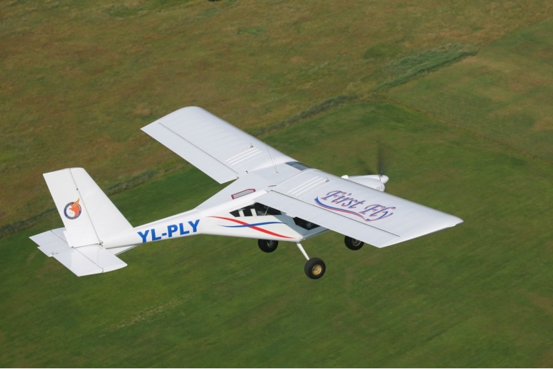 Flight with a double airplane AEROPRAKT-22