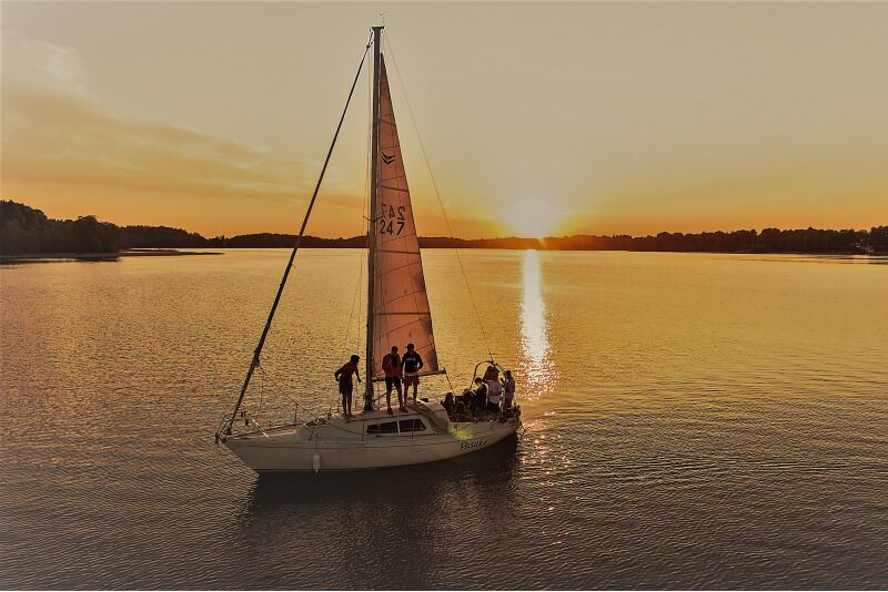Romantic sailing with a yacht "Pasaka" in Trakai