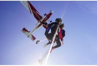 Tandem jump with a parachute from a height of 4000m