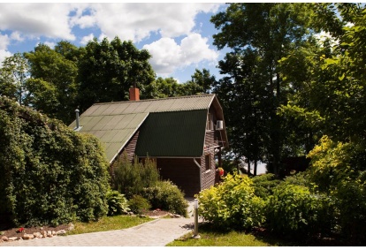 A relaxing overnight stay on the shores of Meiran Lake with a sauna in the holiday house "Ezeru sonata"