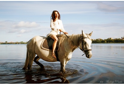 Horse riding in Katlkalnā for 1 person