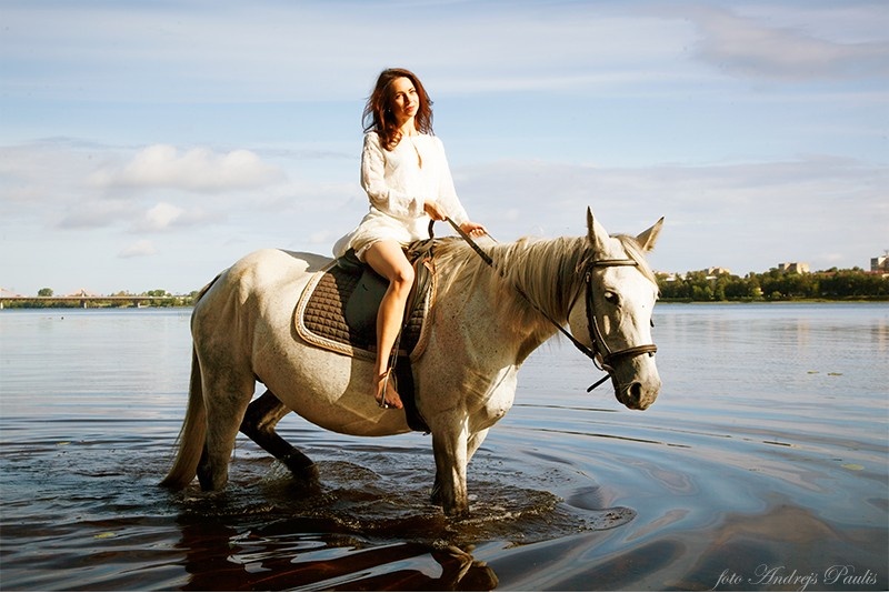 Horse riding in Katlkalnā for 1 person